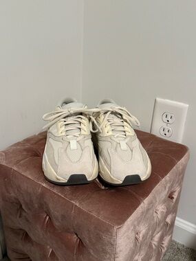 Adidas Yeezy Boost 700 Analog